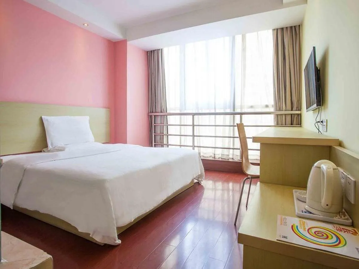 Hotel 7Days Inn Sanya Pedestrain Street Food Square