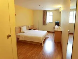 7Days Inn Sanya Pedestrain Street Food Square Hotel